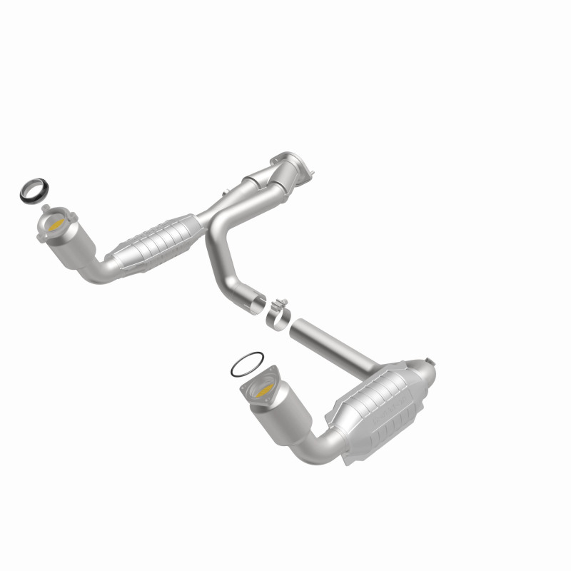 GMC Sierra 1500 Catalytic Converter - Magnaflow - California Grade CARB Compliant Direct-Fit - 2002