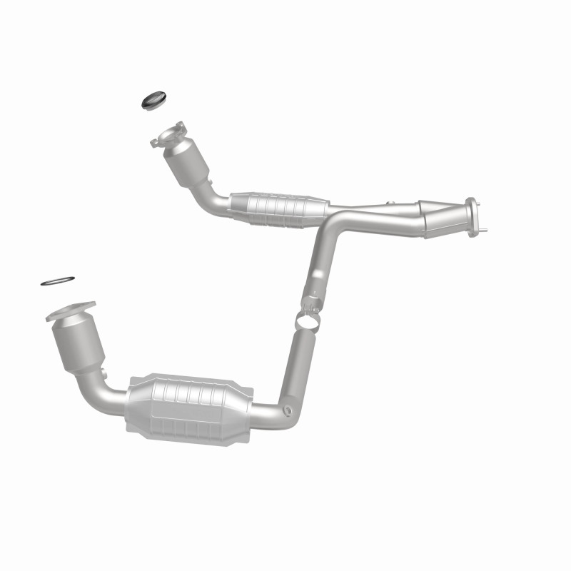 GMC Sierra 1500 Catalytic Converter - Magnaflow - California Grade CARB Compliant Direct-Fit - 2002