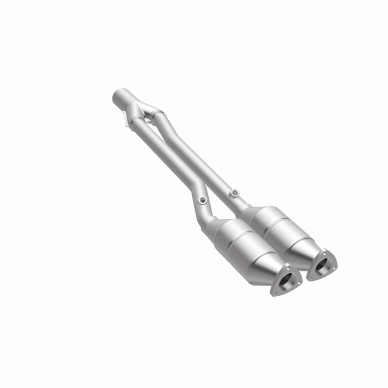 Volkswagen R32 Catalytic Converter - Magnaflow - OEM Grade Direct-Fit - 2004