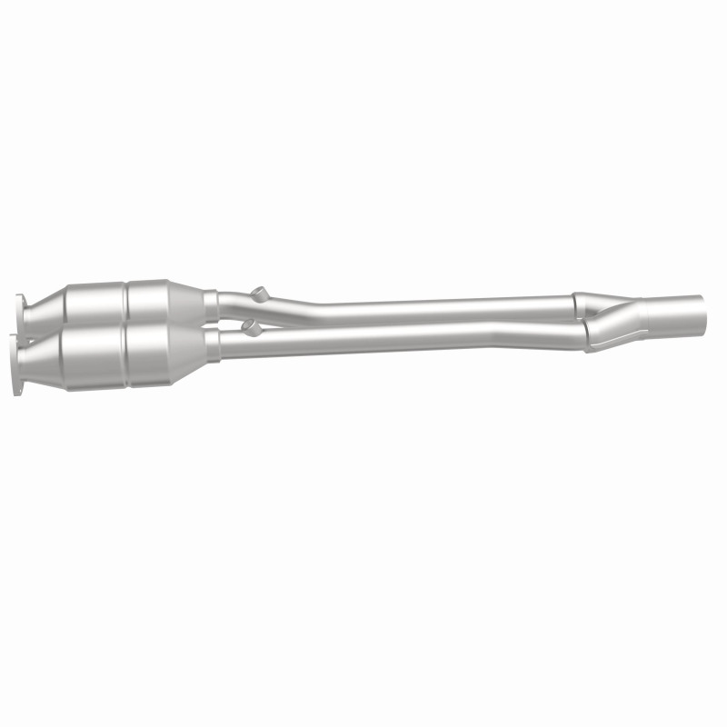 Volkswagen R32 Catalytic Converter - Magnaflow - OEM Grade Direct-Fit - 2004