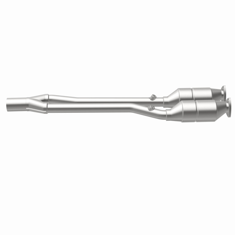 Volkswagen R32 Catalytic Converter - Magnaflow - OEM Grade Direct-Fit - 2004