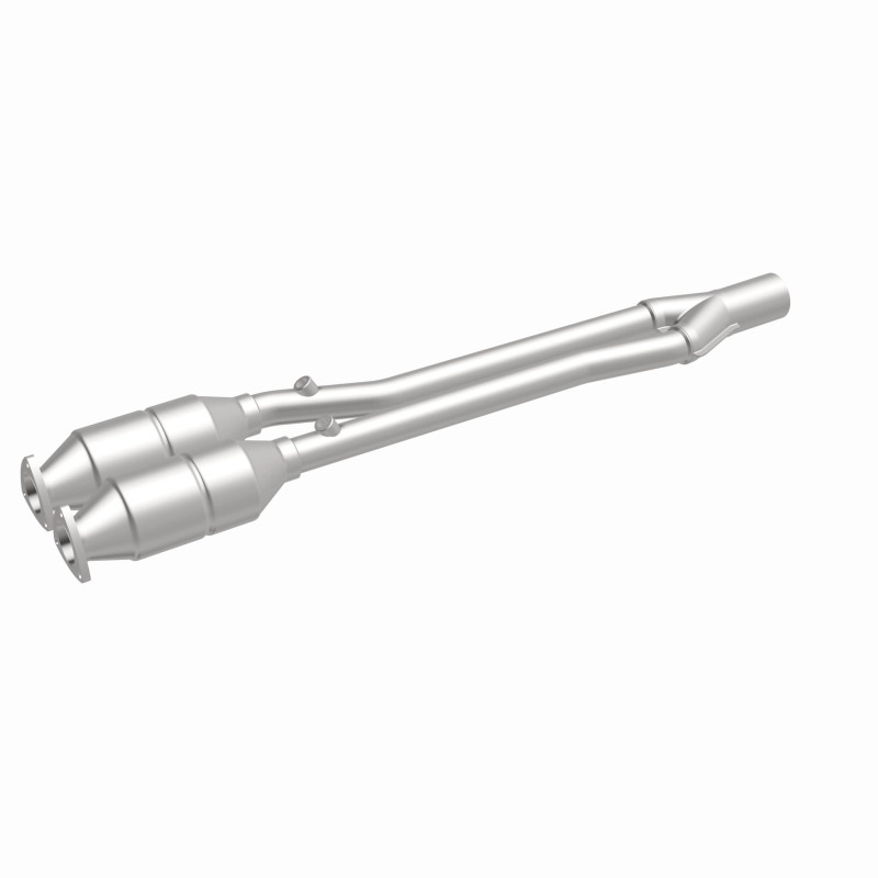 Volkswagen R32 Catalytic Converter - Magnaflow - OEM Grade Direct-Fit - 2004