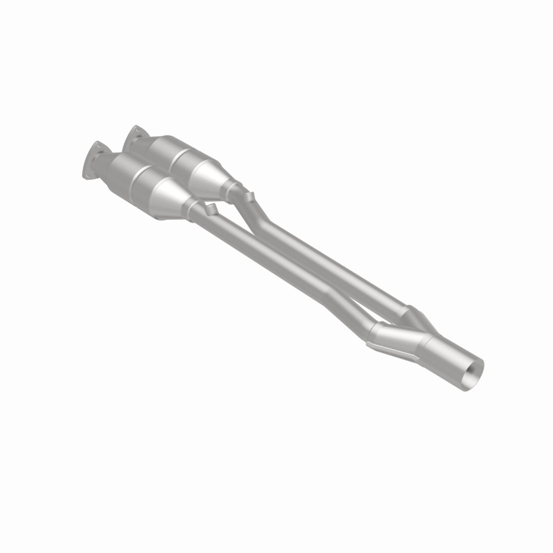 Volkswagen R32 Catalytic Converter - Magnaflow - OEM Grade Direct-Fit - 2004