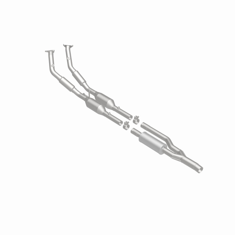 Volkswagen R32 Catalytic Converter - Magnaflow - OEM Grade Direct-Fit - 2008