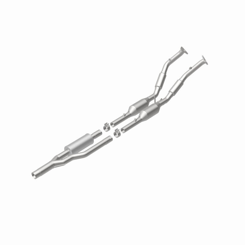 Volkswagen R32 Catalytic Converter - Magnaflow - OEM Grade Direct-Fit - 2008