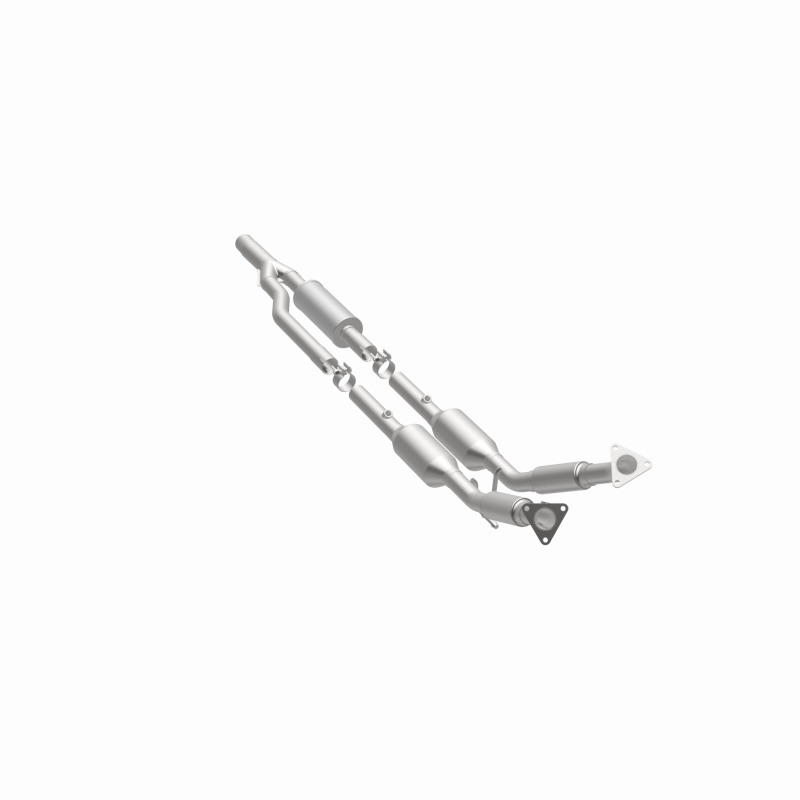 Volkswagen R32 Catalytic Converter - Magnaflow - OEM Grade Direct-Fit - 2008
