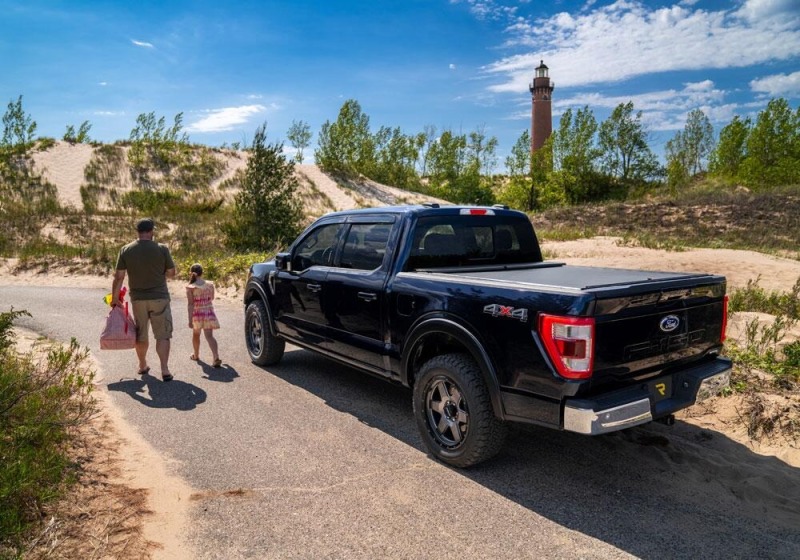Toyota Tundra Tonneau Cover - Roll-N-Lock - M-Series Retractable - `22-`26