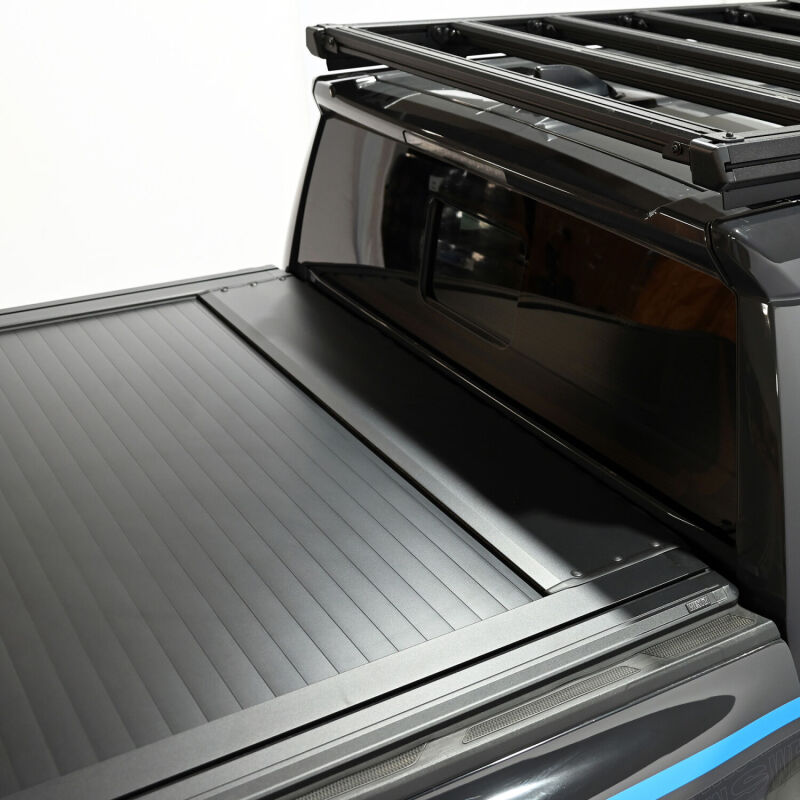 Toyota Tacoma Tonneau Cover - Westin - Manual Retractable - Black - `24-`26