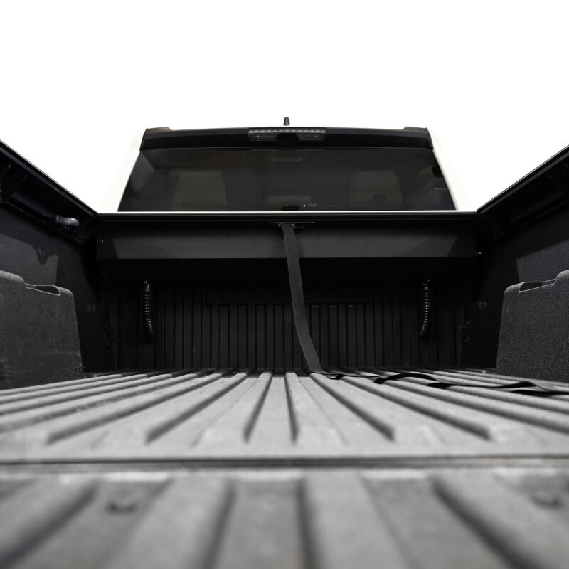 Toyota Tacoma Manual Retractable Tonneau Cover - Westin - Black - `24-`26