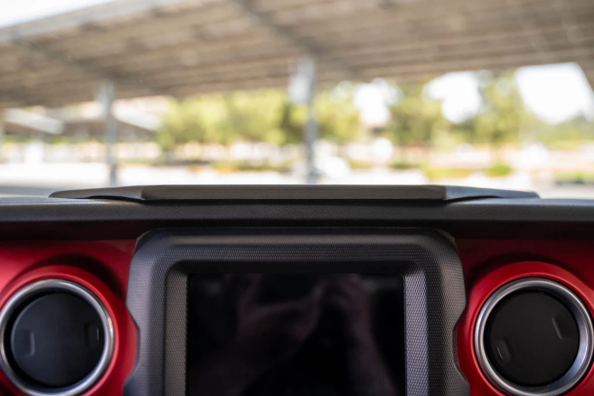 Jeep Gladiator JT Digital Device Kit - DV8 Offroad - Device Dash Mount V2 - `20-`23