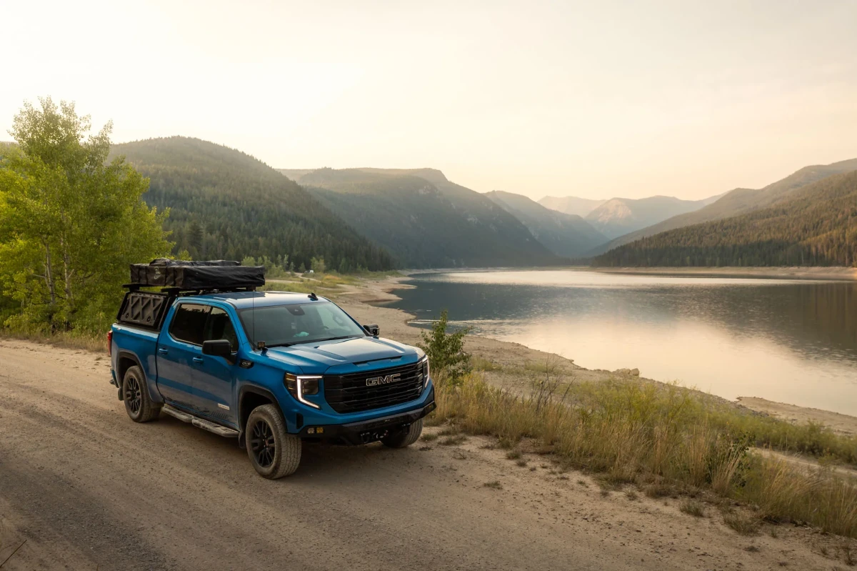 GMC Sierra 1500 Crew Cab Side Steps - DV8 Offroad - OE Plus - Black - `19-`25