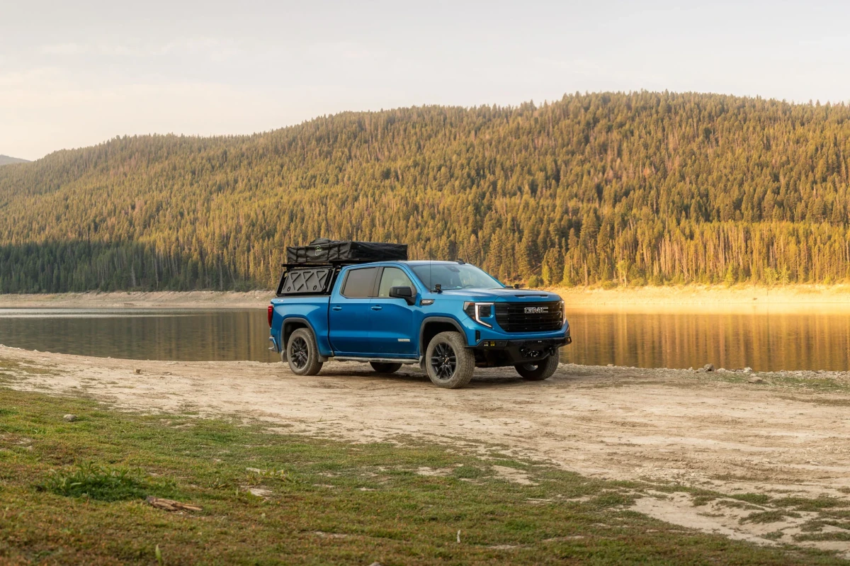 GMC Sierra 1500 Crew Cab Side Steps - DV8 Offroad - OE Plus - Black - `19-`25