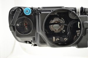 Volkswagen Touareg Xenon Headlamp - Front Left - Hella - Bi-Xenon - `08-`10 Volkswagen Touareg Xenon Headlamp - Front Left - Hella - Bi-Xenon - `08-`10