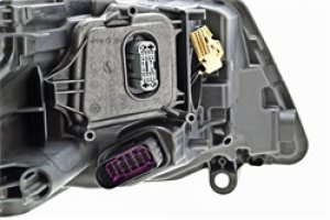 Volkswagen Touareg Headlight - Hella - Xenon - 2015 Volkswagen Touareg Headlight - Hella - Xenon - 2015