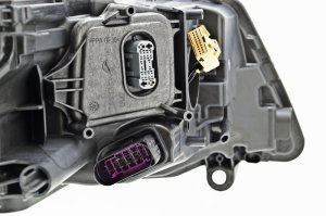 Volkswagen Touareg Headlight - Hella - Xenon - 2015 Volkswagen Touareg Headlight - Hella - Xenon - 2015