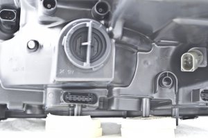 Mercedes-Benz ML320 Headlight Assembly - Hella - 2008