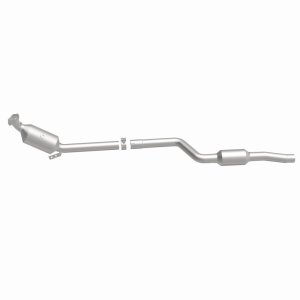 Mercedes-Benz C300 Catalytic Converter - Underbody - Magnaflow - OEM Grade Federal/EPA Compliant Direct-Fit - `10-`11