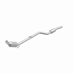 Mercedes-Benz E350 Catalytic Converter - Underbody - Magnaflow - OEM Grade Federal/EPA Compliant Direct-Fit - `10-`11