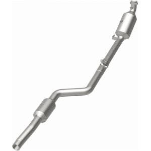 Mercedes-Benz E350 Catalytic Converter - Underbody - Magnaflow - OEM Grade Federal/EPA Compliant Direct-Fit - `10-`11