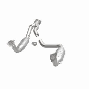 Chevrolet SSR Catalytic Converter - Magnaflow - California Grade CARB Compliant Direct-Fit - 2003