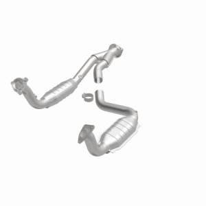 Chevrolet SSR Catalytic Converter - Magnaflow - California Grade CARB Compliant Direct-Fit - 2003