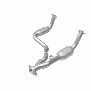 Chevrolet SSR Catalytic Converter - Magnaflow - California Grade CARB Compliant Direct-Fit - 2003