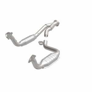 Chevrolet SSR Catalytic Converter - Magnaflow - California Grade CARB Compliant Direct-Fit - 2003