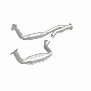 Chevrolet SSR Catalytic Converter - Magnaflow - California Grade CARB Compliant Direct-Fit - 2003