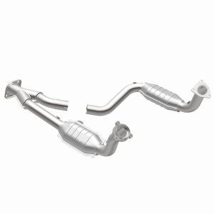 Chevrolet SSR Catalytic Converter - Magnaflow - California Grade CARB Compliant Direct-Fit - 2003