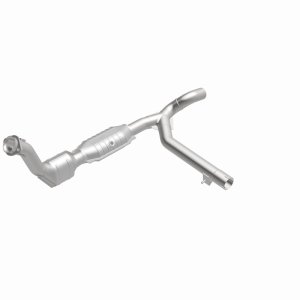 Ford Expedition Catalytic Converter - Magnaflow - California Grade CARB Compliant Direct-Fit - `99-`00