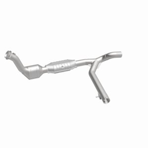 Ford Expedition Catalytic Converter - Magnaflow - California Grade CARB Compliant Direct-Fit - `99-`00