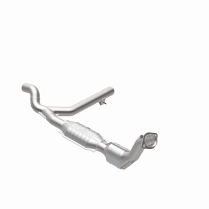 Ford Expedition Catalytic Converter - Magnaflow - California Grade CARB Compliant Direct-Fit - `99-`00