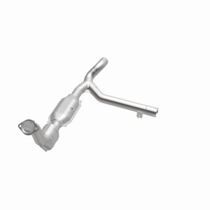 Ford Expedition Catalytic Converter - Magnaflow - California Grade CARB Compliant Direct-Fit - `99-`00