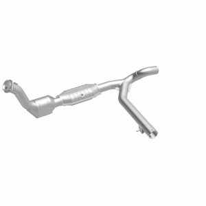 Ford Expedition Catalytic Converter - Magnaflow - California Grade CARB Compliant Direct-Fit - `99-`00