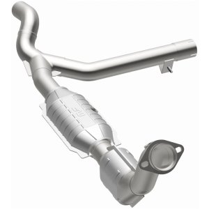 Ford Expedition Catalytic Converter - Magnaflow - California Grade CARB Compliant Direct-Fit - `99-`00