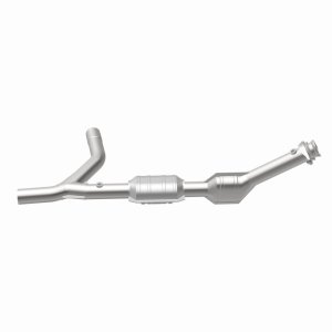 Ford E-150 Econoline Catalytic Converter - Magnaflow - Direct-Fit - `00-`02