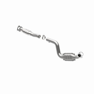 GMC Savana 3500 Catalytic Converter - Passenger Side - Magnaflow - California Grade CARB Compliant Direct-Fit - `03-`05