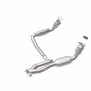 Chevrolet Silverado 1500 Catalytic Converter - Magnaflow - California Grade CARB Compliant Direct-Fit - 2002