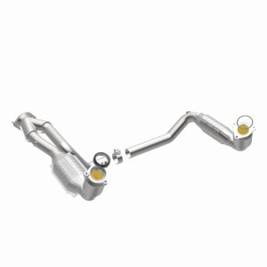 Chevrolet Silverado 1500 Catalytic Converter - Magnaflow - California Grade CARB Compliant Direct-Fit - 2002