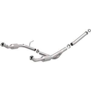 Ford Explorer Catalytic Converter - Underbody - Magnaflow - California Grade CARB Compliant Direct-Fit - `04-`05