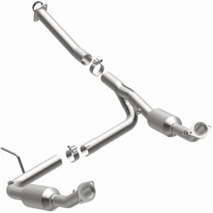 Ford Explorer Catalytic Converter - Underbody - Magnaflow - California Grade CARB Compliant Direct-Fit - `04-`05