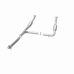 Ford Explorer Catalytic Converter - Underbody - Magnaflow - California Grade CARB Compliant Direct-Fit - `04-`05