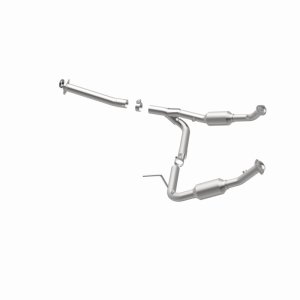 Ford Explorer Catalytic Converter - Underbody - Magnaflow - California Grade CARB Compliant Direct-Fit - `04-`05