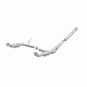 Ford Explorer Catalytic Converter - Underbody - Magnaflow - California Grade CARB Compliant Direct-Fit - `04-`05
