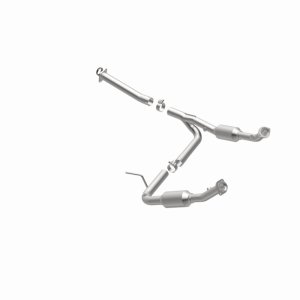 Ford Explorer Catalytic Converter - Underbody - Magnaflow - California Grade CARB Compliant Direct-Fit - `04-`05