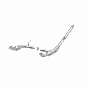 Ford Explorer Catalytic Converter - Underbody - Magnaflow - California Grade CARB Compliant Direct-Fit - `04-`05