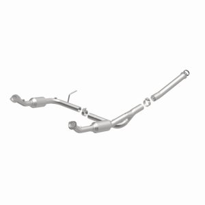 Ford Explorer Catalytic Converter - Underbody - Magnaflow - California Grade CARB Compliant Direct-Fit - `04-`05