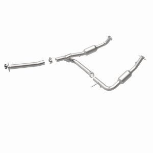 Ford Explorer Catalytic Converter - Underbody - Magnaflow - California Grade CARB Compliant Direct-Fit - `04-`05
