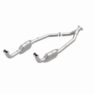 Land Rover Discovery Catalytic Converter - Underbody - Magnaflow - California Grade CARB Compliant Direct-Fit - 2003