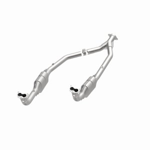 Land Rover Discovery Catalytic Converter - Underbody - Magnaflow - California Grade CARB Compliant Direct-Fit - 2003